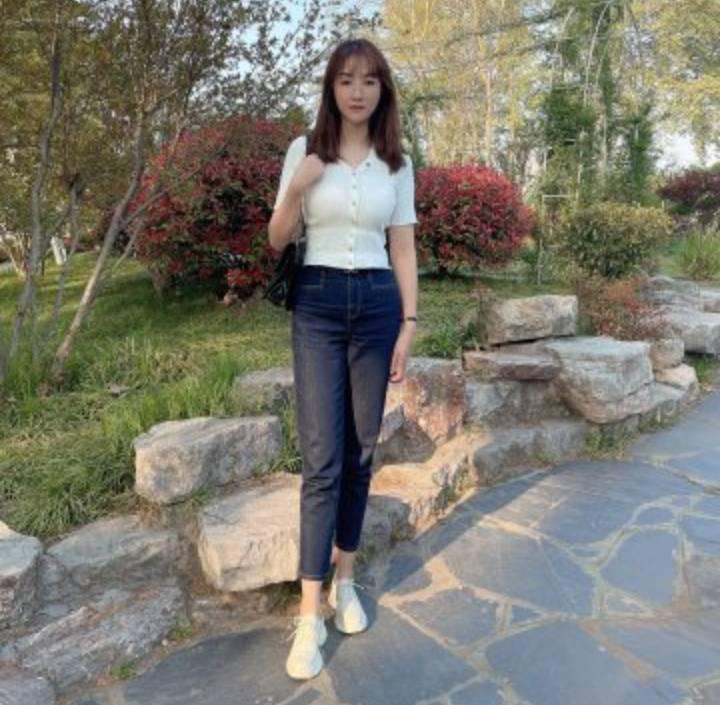 分享一个可爱的妹子 身材火辣